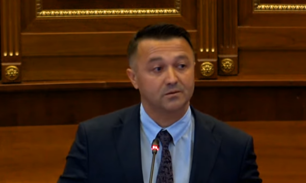 A ka votë për Konjufcën?- Kështu përgjigjet deputeti, Veton Berisha!