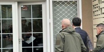 Mbledhja e VV’së për caktimin e mandatarit, Kurti shkon në seli