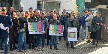 “RTK është e popullit, jo e politikës”, punëtorët e RTK-së protestojnë sërish për pagat