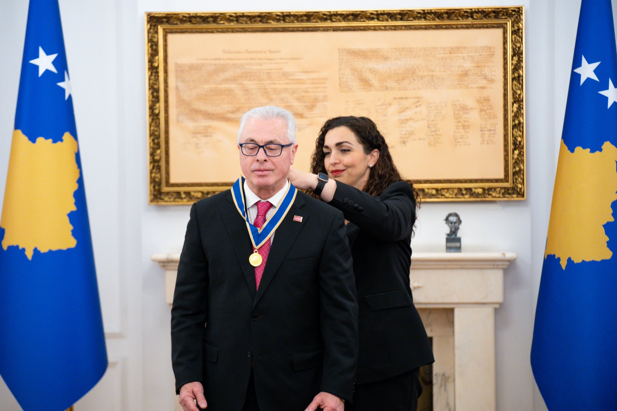 Presidentja ia ndan “Urdhrin e Lirisë” veprimtarit Harry Bajraktari