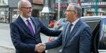 Bedri Hamza i shkon për vizitë Agim Aliut: Ferizaj ka ndryshuar dukshëm falë punës së tij