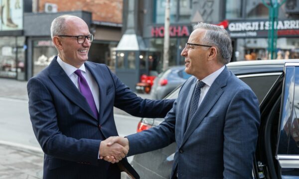 Bedri Hamza i shkon për vizitë Agim Aliut: Ferizaj ka ndryshuar dukshëm falë punës së tij