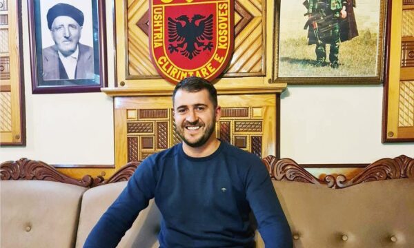 Mërgim Lushtaku: Dejona, e bija e Aleksandrit të deklaruar si grek, sot i dikton përfaqësuesit e 42% të popullit tonë