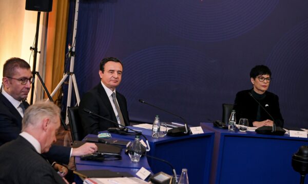 Kurti mendtë te fushata, para zyrtarëve të BE’së në Tiranë flet “ashpër”: Hera e fundit që do të flasë për masat, duhet te hiqen