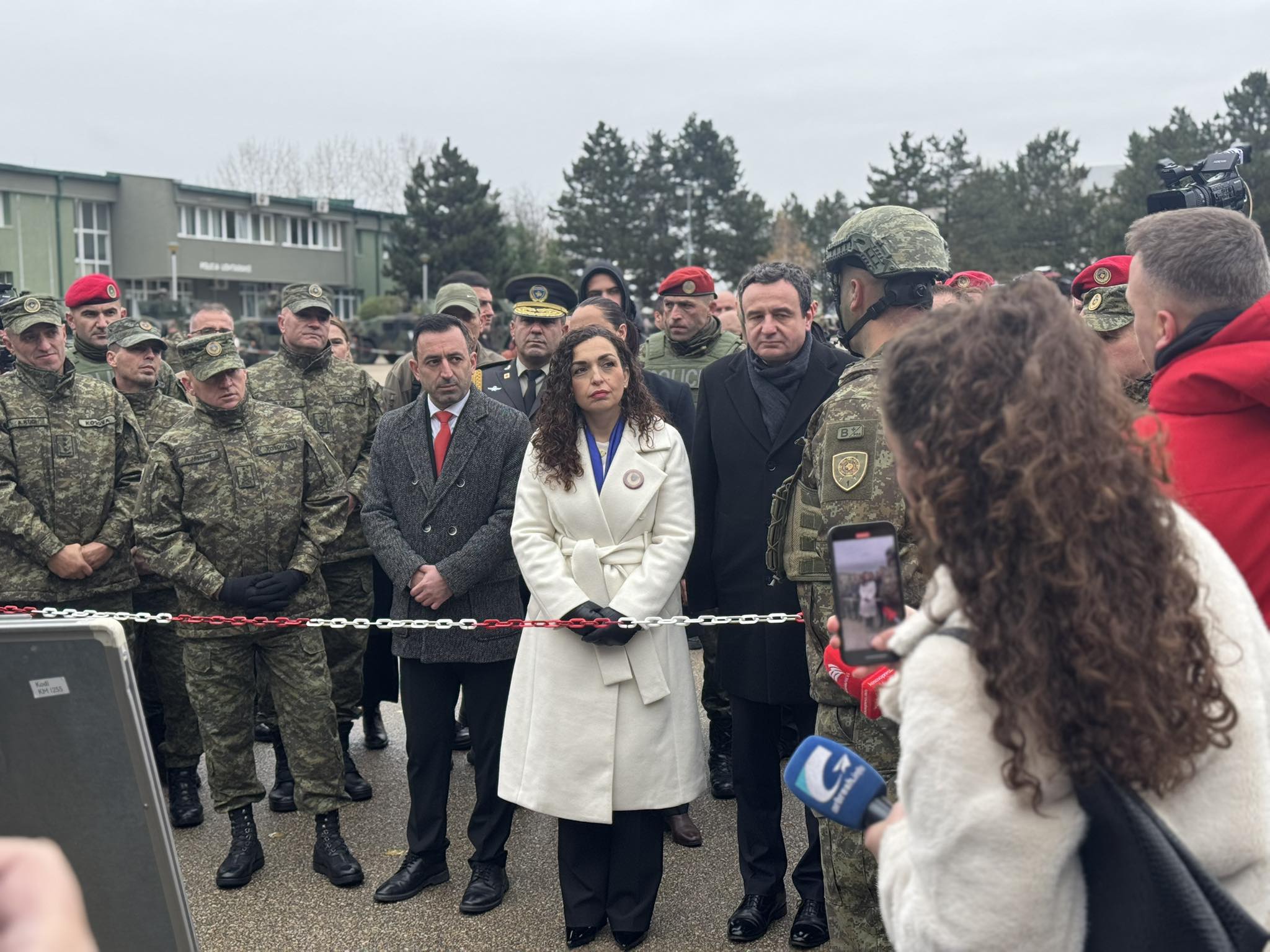 “Dita e Forcës”/ Krerët e shtetit vizitojnë FSK-në, zemrat e qytetarëve rrahin sot me krenari të veçantë