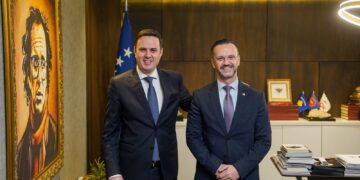 Gëzim Kasapolli i bashkohet LDK-së, Abdixhiku: Fituam një kuadër të ri që beson në vlerat tona e vizionin europian