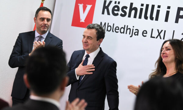 Kurti bën fushatë duke i portretuar rivalët si armiq të mërgatës, mesazhi i deshifrohet si përpjekje për përfituar politikisht
