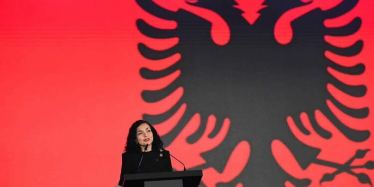 Presidentja Osmani uron Ditën e Flamurit dhe ngjarjet historike të 28 Nëntorit