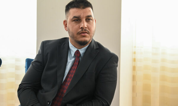 Deputeti Artan Asllani konfirmon se do ta votoj Glauk Konjufcën për Kryeministër