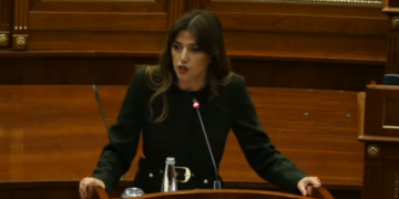 Diskursi i Albulena Haxhiut ndaj “opozitës”: Nëse ia keni inati Albin Kurtit…