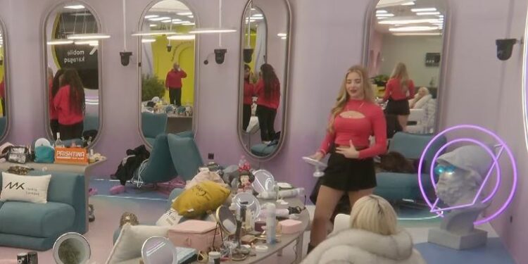 Elijona i lyen buzët e kuqe: S’jam mësuar, s’di si do të martohem (VIDEO)