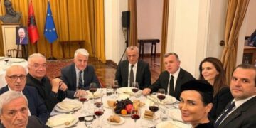 Dreka e lamtumirës për Fatos Nanon: Ukë Rugova, Xhavit Haliti, Vlora Çitaku bashkë me Ruçin, Majkon e Ballën