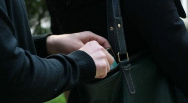 Arrestohet i riu në Gjilan që grabiste çanta grave në qendër të qytetit (EMRI)