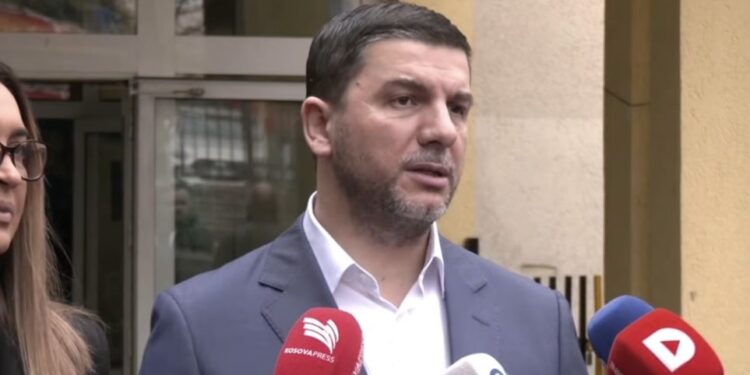 Krasniqi pas votimit: Është një ditë e mirë për Kosovën, ftoj qytetarët që të dalin të votojnë