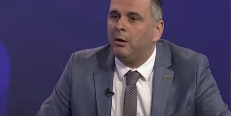 Mef Bajqinovci nuk bëhet merak se a i kanë votat, por thotë se qeveria Konjufca duhet të votohet