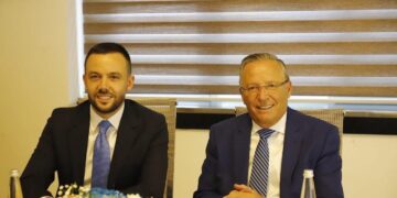 Bedri Hamza ia uron fitoren Pecit, falënderon mitrovicasit për Arian Tahirin