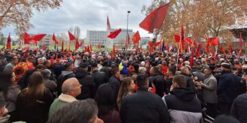 Djali i Jakup Krasniqit falënderon protestuesit: Me zemër isha me ju duke kërkuar drejtësi