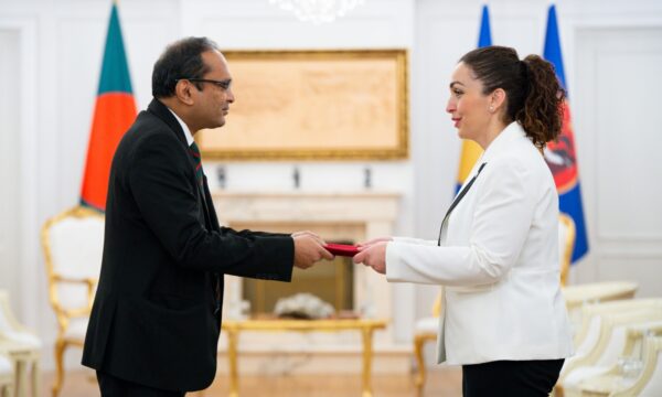 Osmani pranoi letrat kredenciale nga ambasadori i ri jorezident i Bangladeshit
