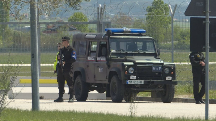 Atentat pranë aeroportit të Rinasit, vritet një person dhe plagoset një tjetër