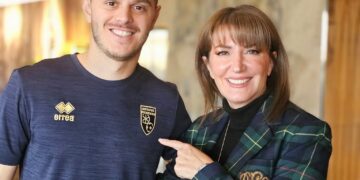 Jahjaga takon Rashicën: Kosova s’ka nevojë për stres, vetëm për gola në ndeshjet e radhës