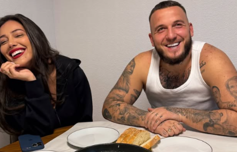 “Zoti ju dhashtë bereqet”, Mozzik i lumtur para një sofre me speca e gjizë