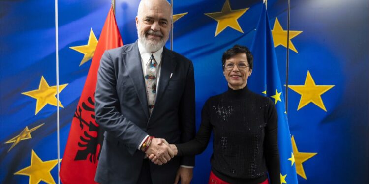 Kos lartëson Shqipërinë: Shembull i fuqisë transformuese, frymëzim për Ballkanin