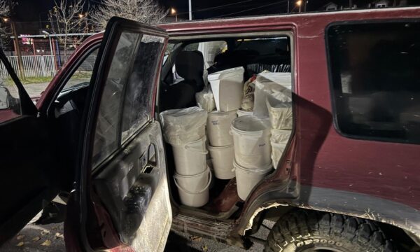 Doganat dhe Policia ndalojnë automjet kontrabande në Leposaviq, sekuestrohen 600 kg djathë dhe mallra të tjera