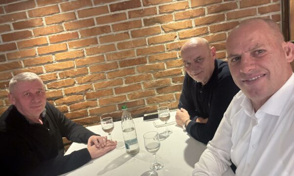 Çeku, Selimi e Lladrovci: Ushtarakët pa uniformë janë më kërkues për zhvillimet në vend