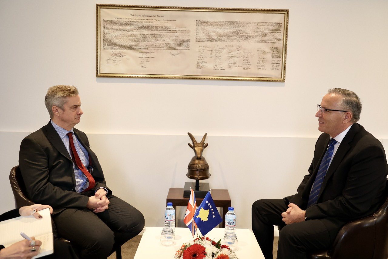 Ambasadori britanik takon Hamzën, e uron për zgjedhjen në krye të PDK-së