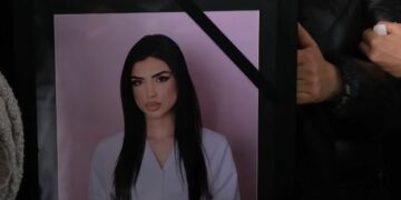 Sot protestohet për Daorsa Spahinë: “Nuk ndalemi derisa të vendoset drejtësia”