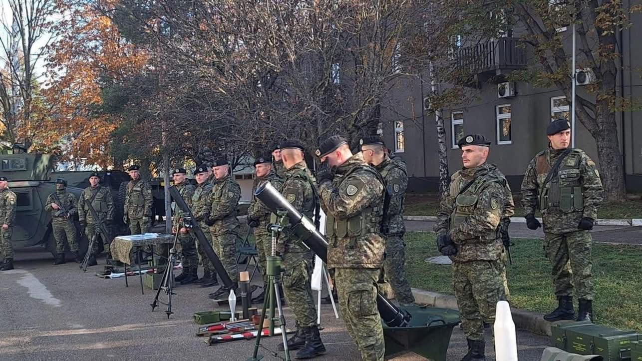 Ushtarët e Kosovës presin qytetarët në kazermat e FSK-së gjithandej në Kosovë më 27 nëntor