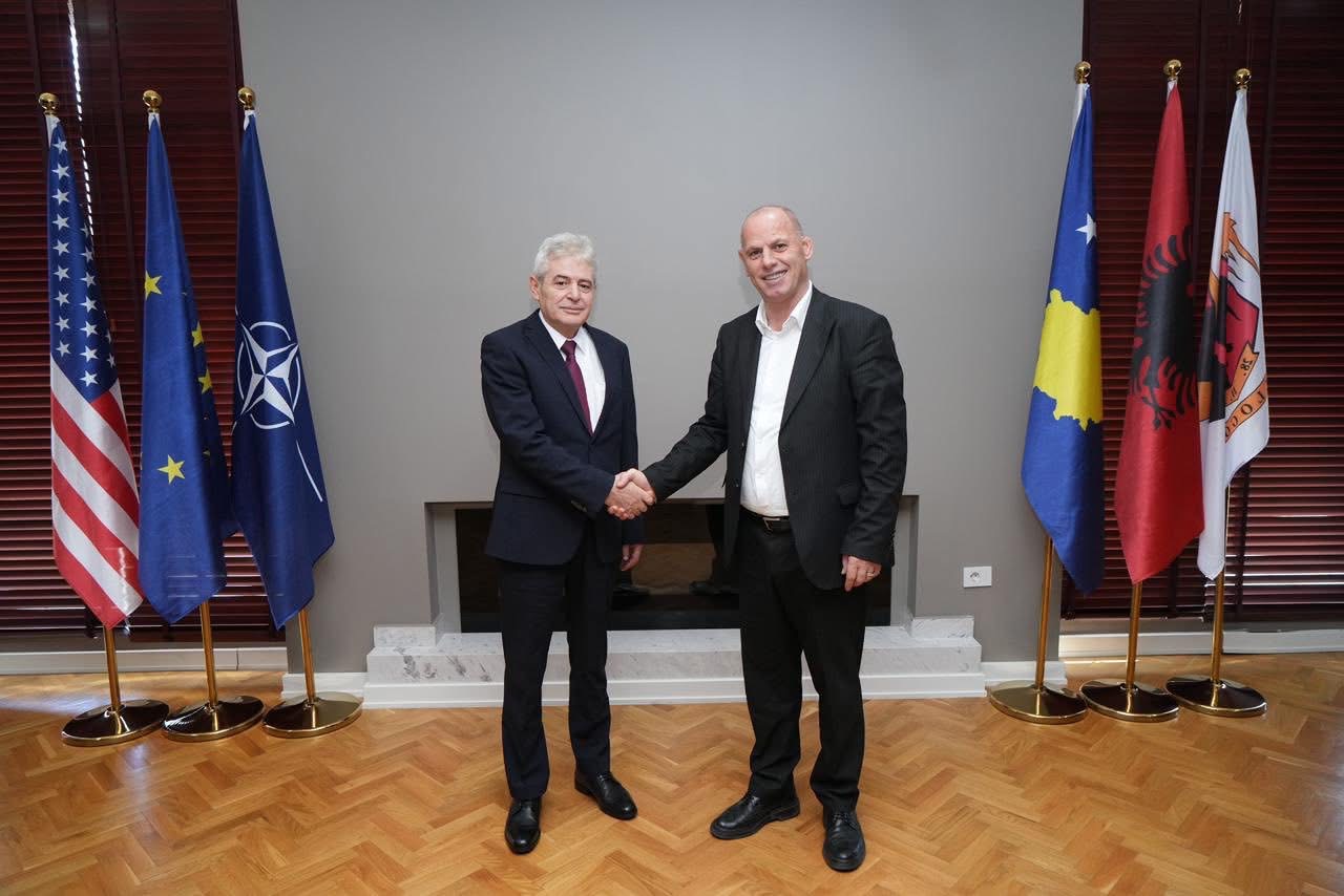 Lladrovci falënderon Ali Ahmetin “për përgëzimet që i fitova zgjedhjet në Drenas”