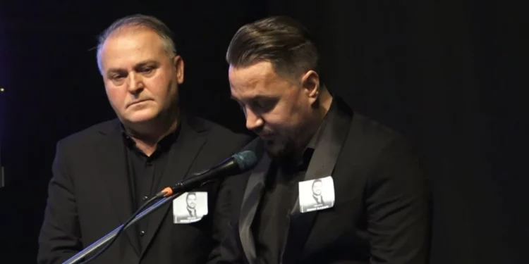 “Njerëz si ti nuk largohen, ata kthehen në dritë”, Blero me mesazh prekës gjatë homazheve për Shpat Kasapin