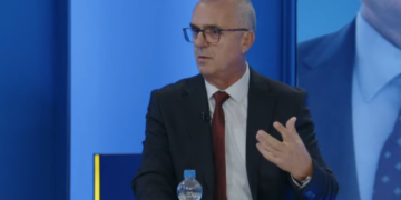 “Për inati të Vetëvendosjes, e kanë dëmtu shtetin” – Dugolli nis debatin me kritika ndaj partive opozitare – “LVV nuk ishte bllokuese”