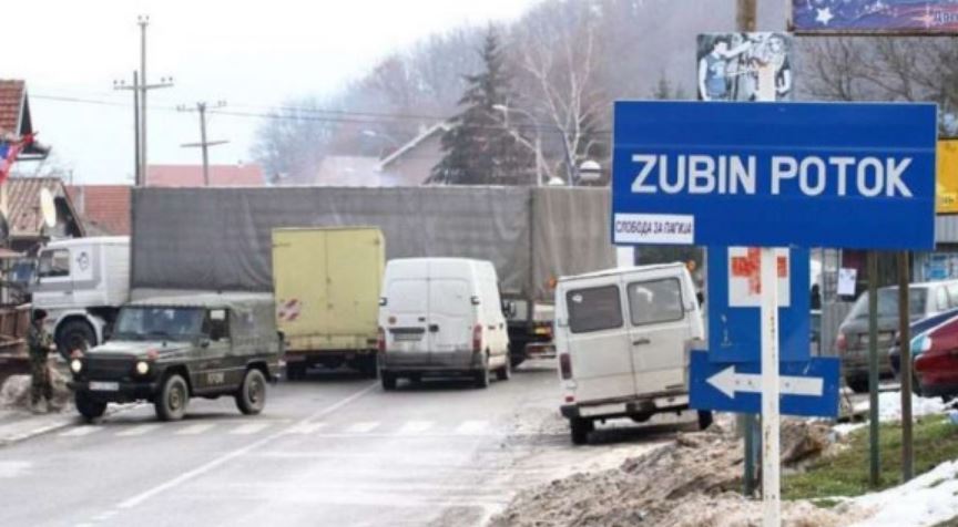 Bllokuan rrugën me kamion në Zubin Potok, dy të arrestuar