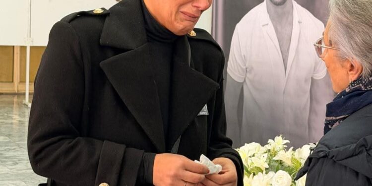 Big Mama e përlotur në homazhet për Shpat Kasapin