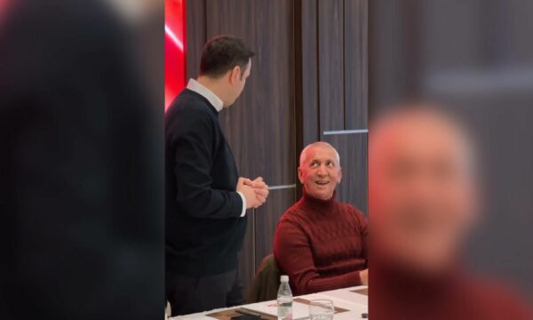 Gjuha e VV’së për “Serbinë në Kosovë”, Abdixhiku ironizon duke iu drejtuar luftëtarit të Koshares: A po don ti