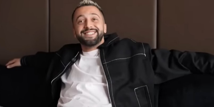 Gjesti shfaqet pas një kohe të gjatë larg mediave