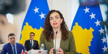 Mandatari i ri, Presidentja takon Krasniqin dhe Abdixhikun