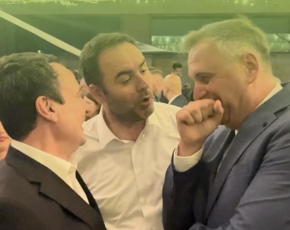 Mefail Bajqinovci poston foto me “rrethin e ngushtë”, duket entuziast për Konjufcën