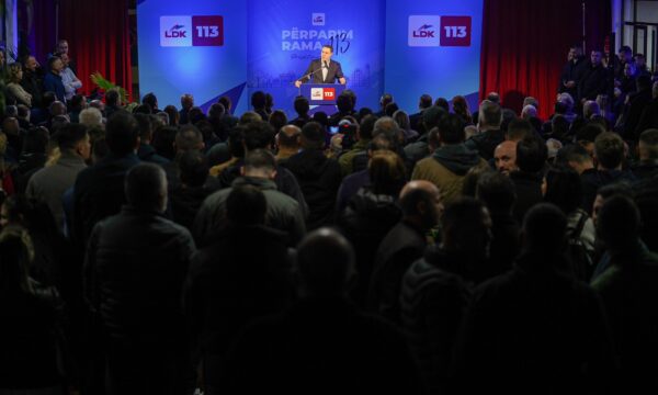 Abdixhiku i reagon Kurtit nga Bregu i Diellit: Prishtina po flet e para kundër manovrave dhe popullizmit