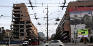 Kuvendi i Serbisë miraton ndërtimin e hotelit të dhëndrit të Trump në ish-godinën e Shtabit të Përgjithshëm