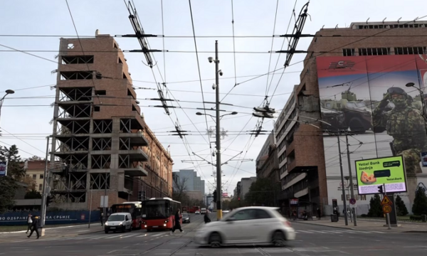 Kuvendi i Serbisë miraton ndërtimin e hotelit të dhëndrit të Trump në ish-godinën e Shtabit të Përgjithshëm