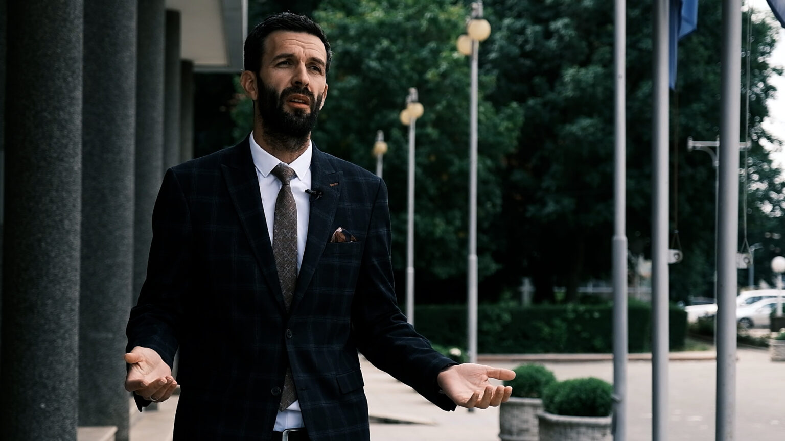 Rrahmani: S’ka gjasa që Konjufca të zgjidhet kryeministër, veprimi i LVV-së s’ishte dalje nga kriza