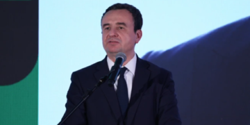 Kurti një ditë para balotazhit kërkon të ‘‘kontrollohen’’ se a kanë votuar krejt të mahalles: S’bon me votu 3 a 4, por të gjithë