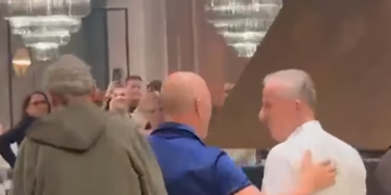 Ramush Haradinaj hyn me surle e tupana në restorant – feston me Bali Muharremajn