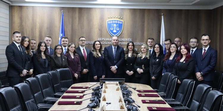 Dekretohen 20 gjyqtarë të rinj