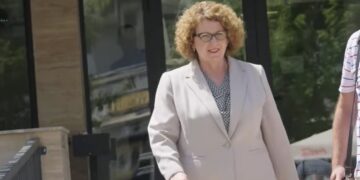 “IDIOT”: Zyrtari i Ministrisë tregon në aktakuzë si ofendohej e kërcënohej nga Rozeta Hajdari