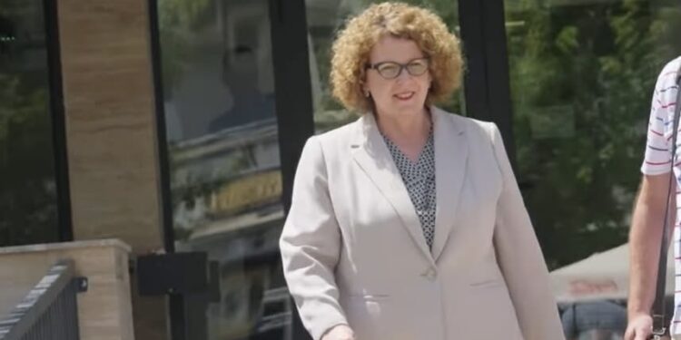 “IDIOT”: Zyrtari i Ministrisë tregon në aktakuzë si ofendohej e kërcënohej nga Rozeta Hajdari