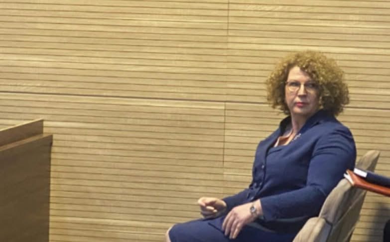 Bisedat për sekrete shtetërore në WhatsApp: Çka thuhet në mesazhet mes Rozeta Hajdarit dhe të tjerëve për rezervën?